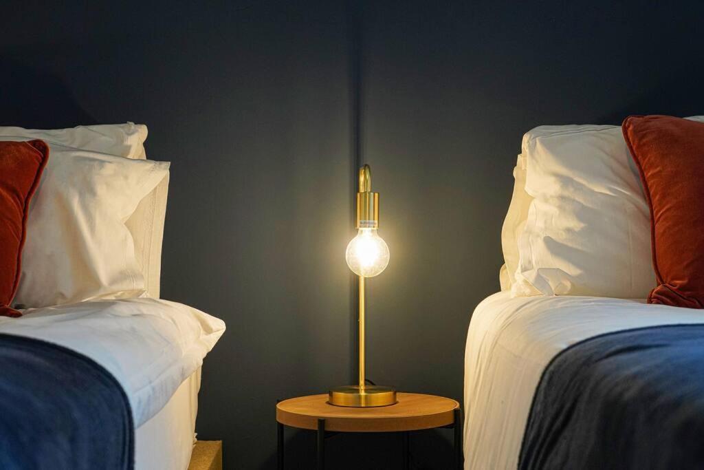 Luxury Campbell Park Apartments In Central Mk With Balcony, Free Parking & Smart Tv With Netflix By Yoko Property Milton Keynes Ngoại thất bức ảnh